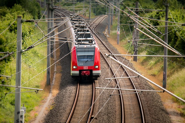 Datei:train-797072 640.jpg